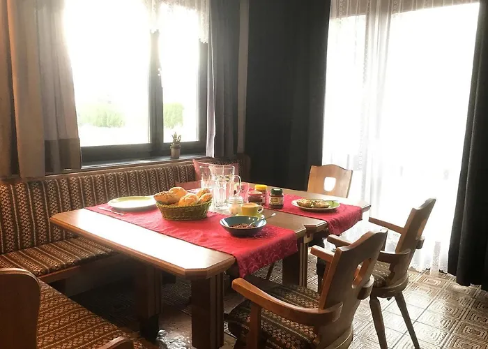 לינה וארוחת בוקר Bel'vue לינץ